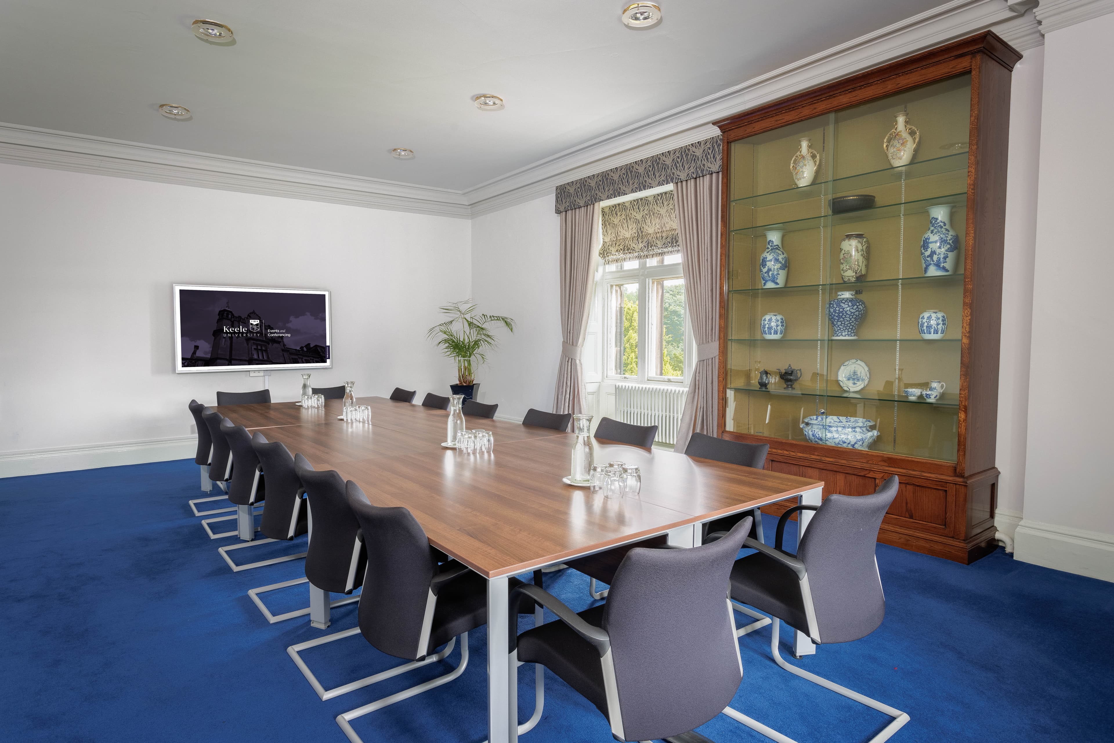 Staffordshire, Keele Hall photo #6