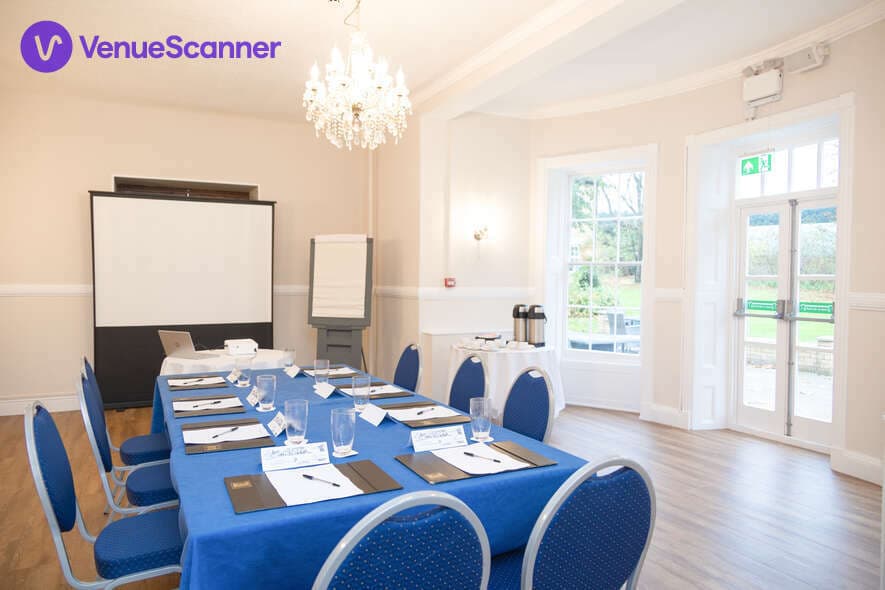 Woodland Manor Hotel, Library photo #3