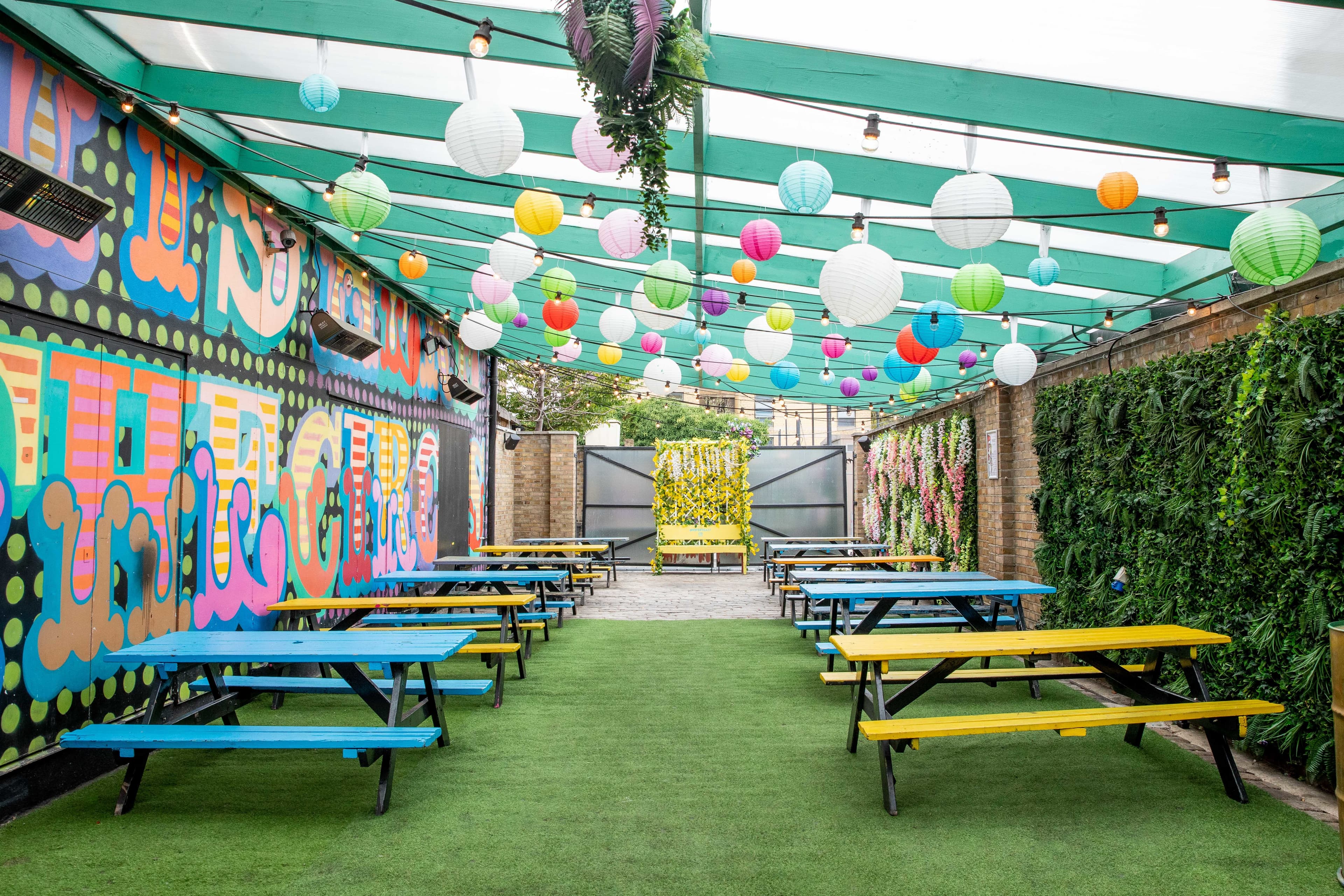The Courtyard, 93 Feet East photo #2