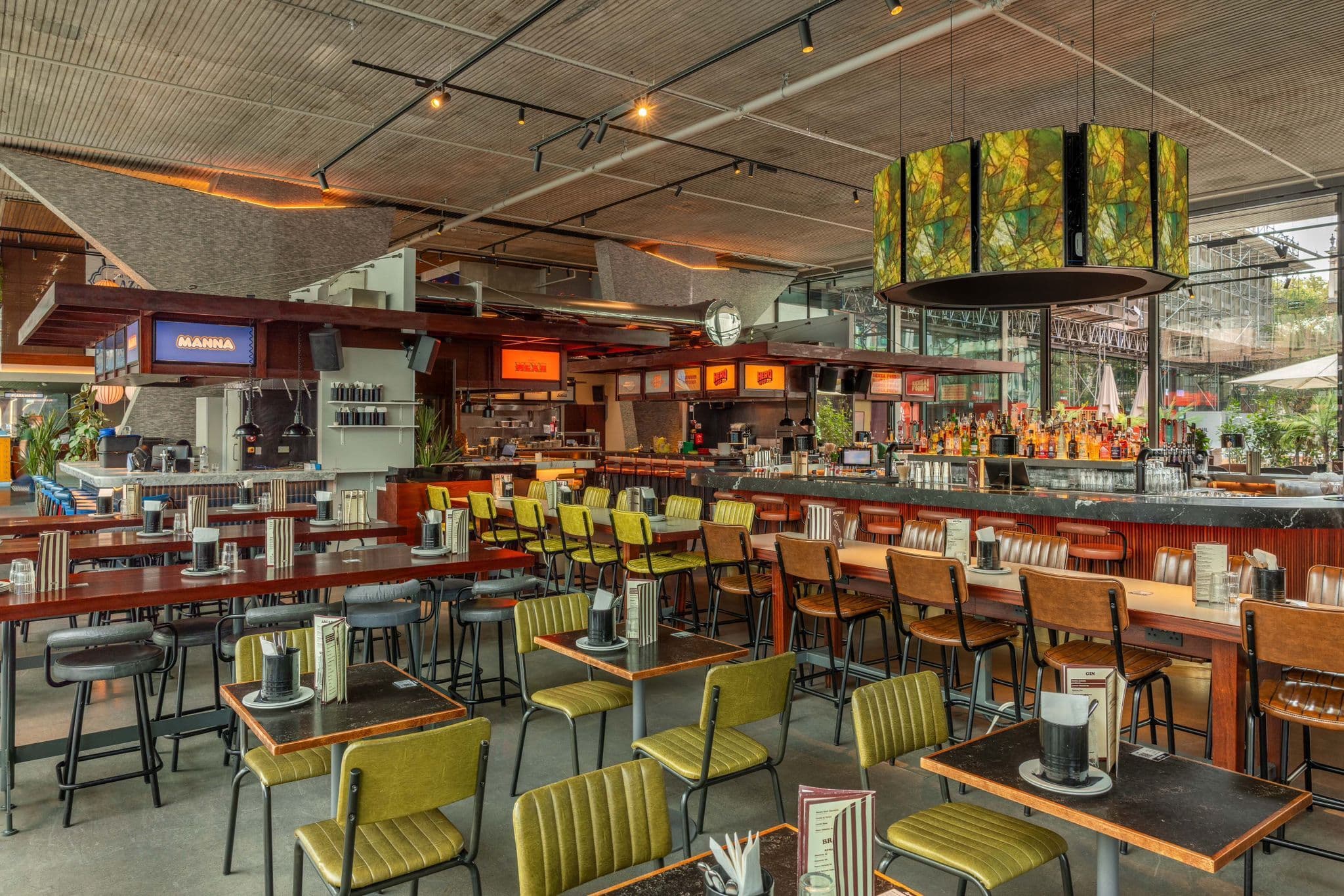 Semi-Exclusive Area, Arcade Tottenham Court Road photo #2