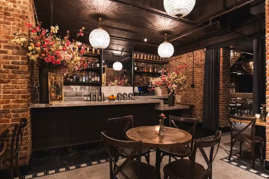 Chandelier Bar, SAINT photo #1