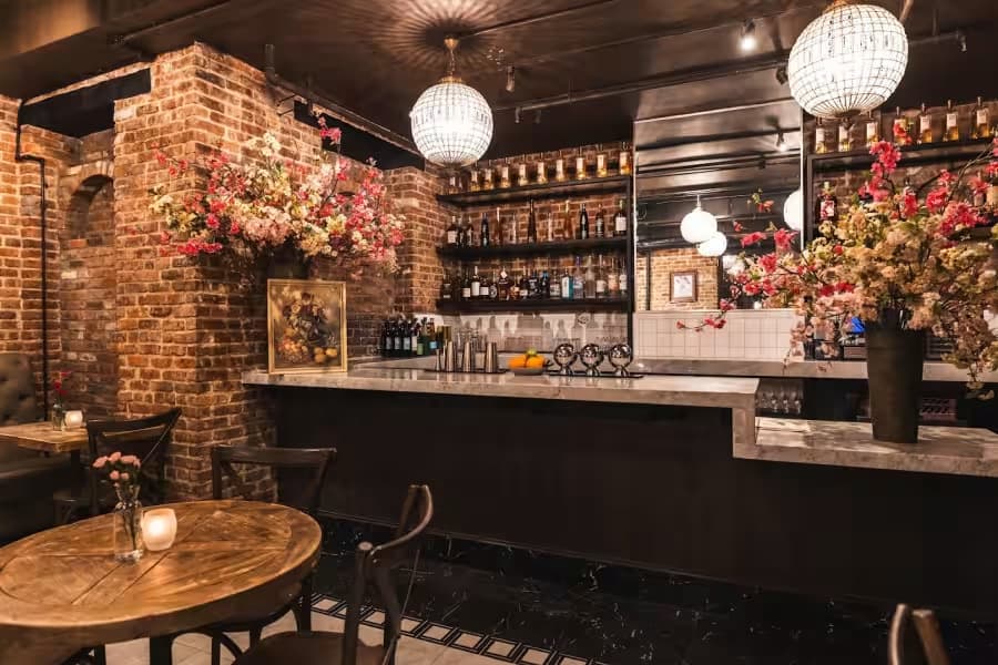 Chandelier Bar, SAINT photo #3