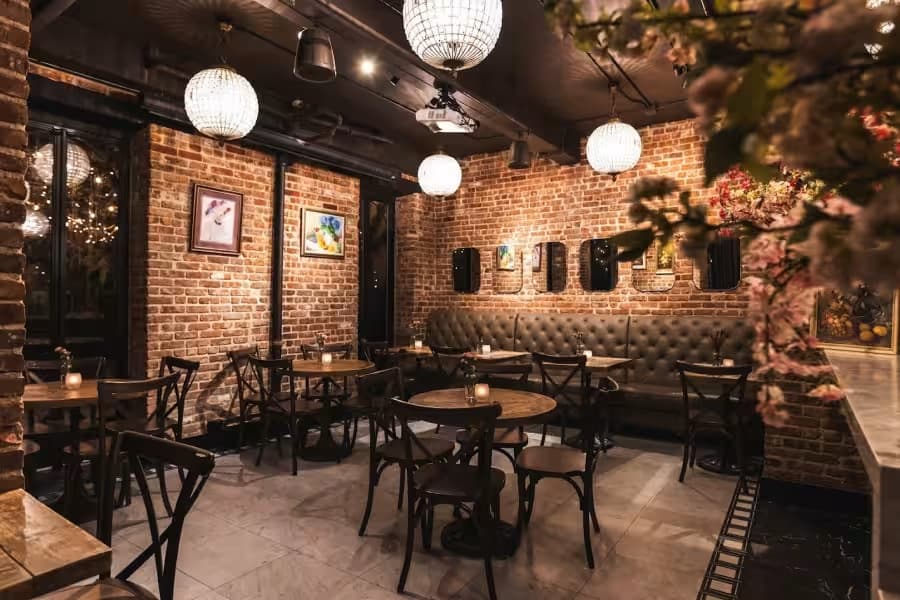 Chandelier Bar, SAINT photo #2