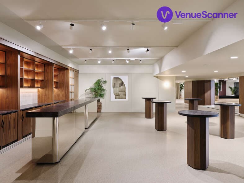 Landing Canary Wharf photo #3