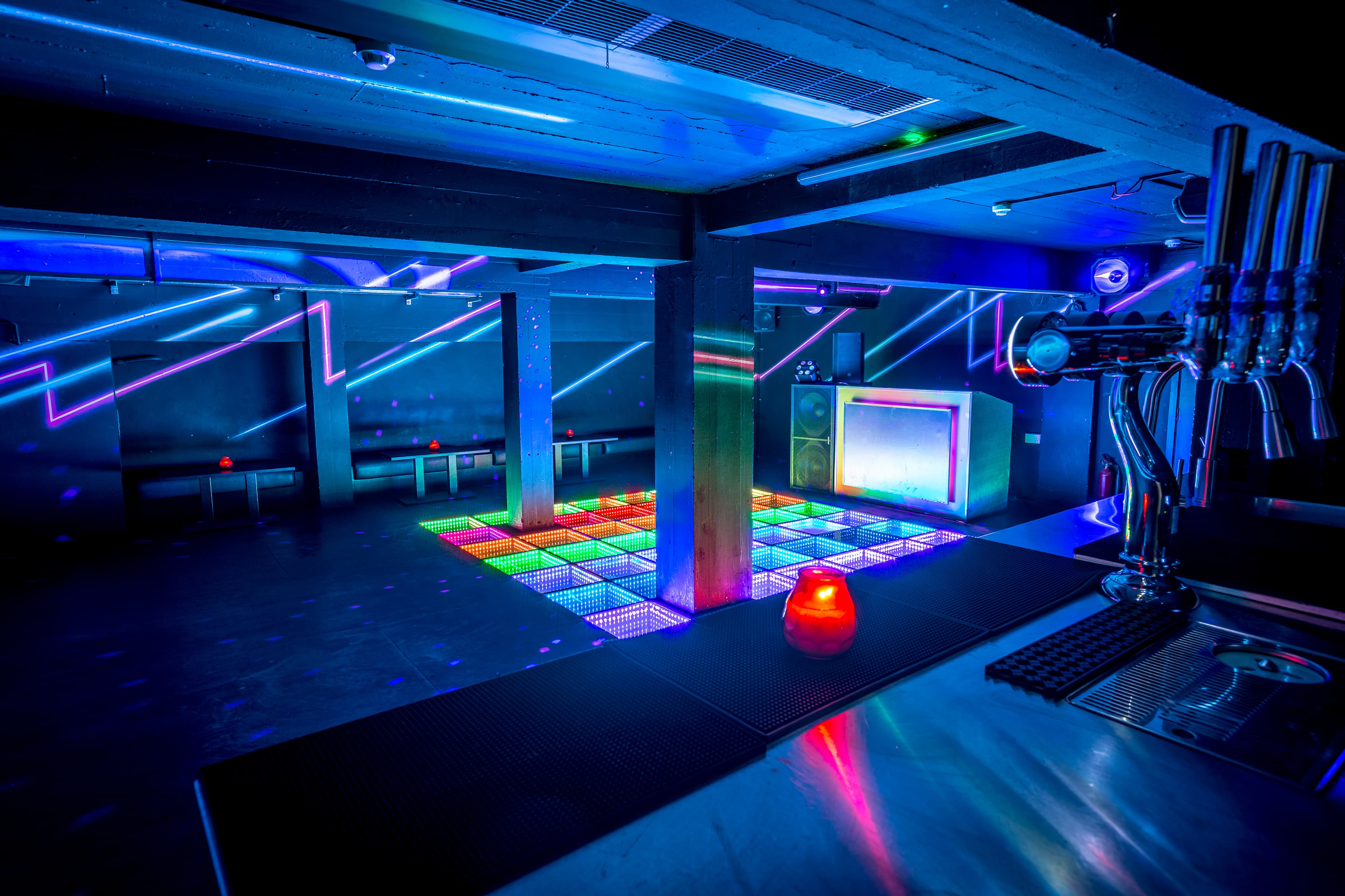 Room 2, Queen Of Hoxton photo #1