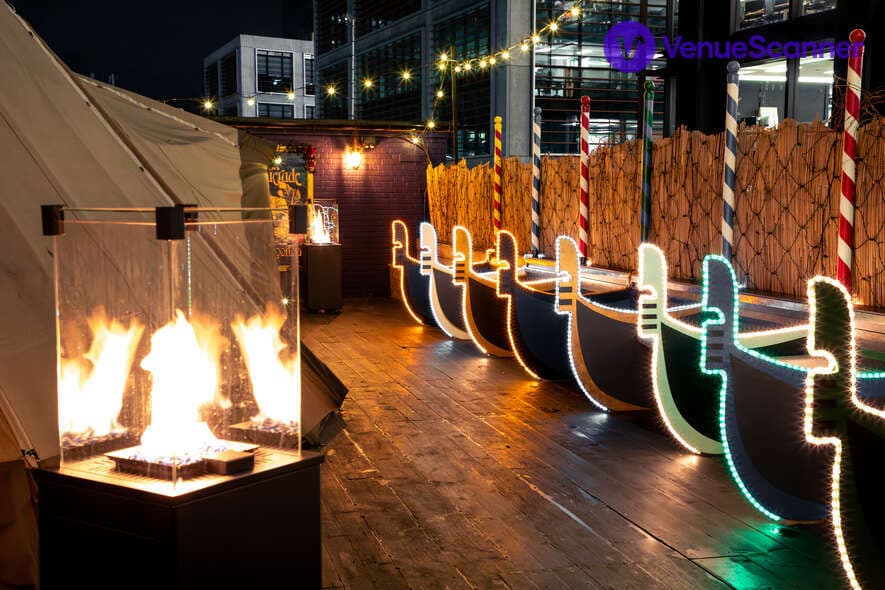 Queen Of Hoxton, Rooftop photo #3