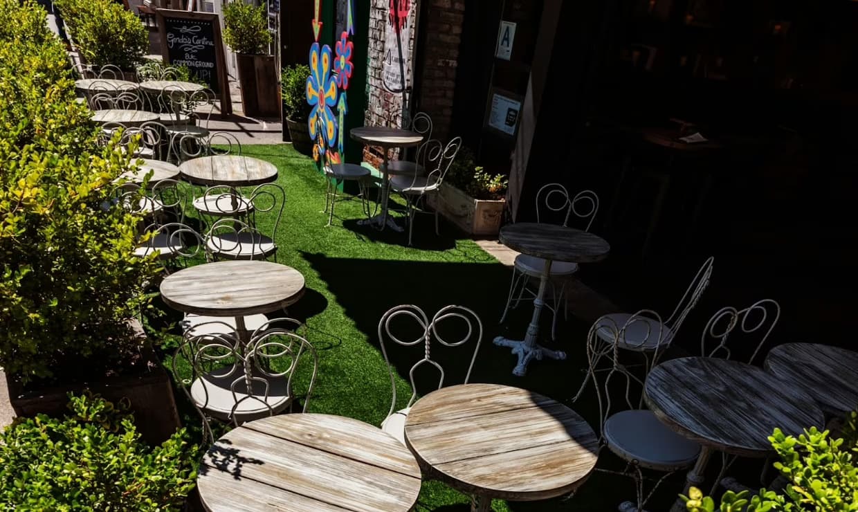 Green Lawn Area, Common Ground Bar photo #2