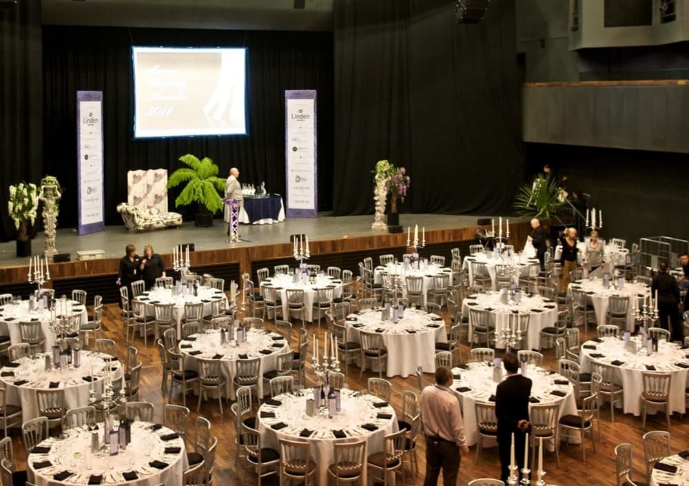 The Glass Room, G Live photo #7