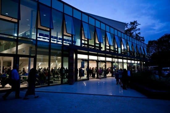 The Glass Room, G Live photo #1