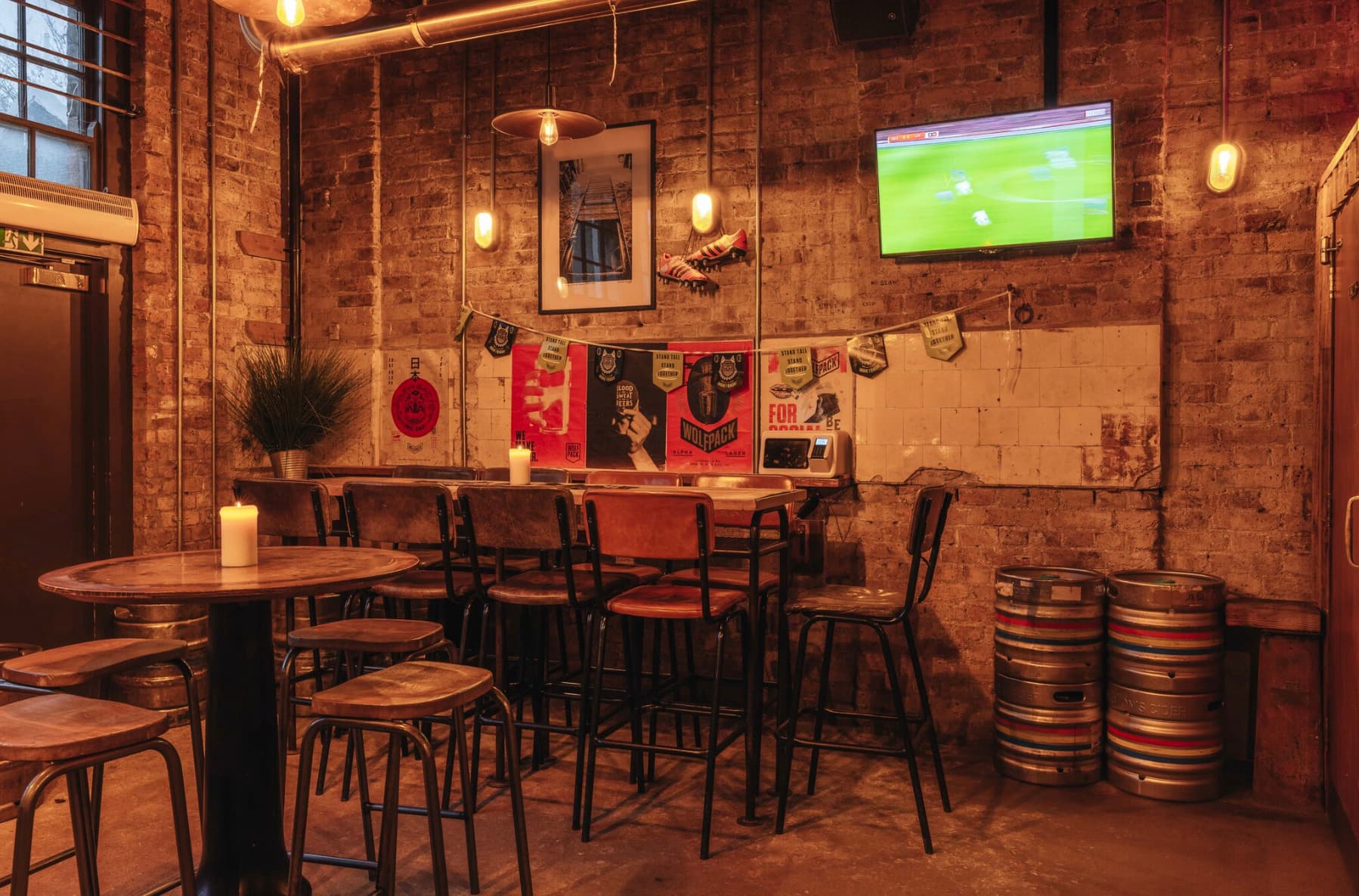 Upstairs, Wolfpack Queens Park photo #3