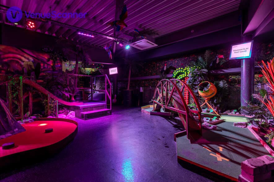 Junkyard Golf Manchester, Exclusive Bar Pablo Course photo #3