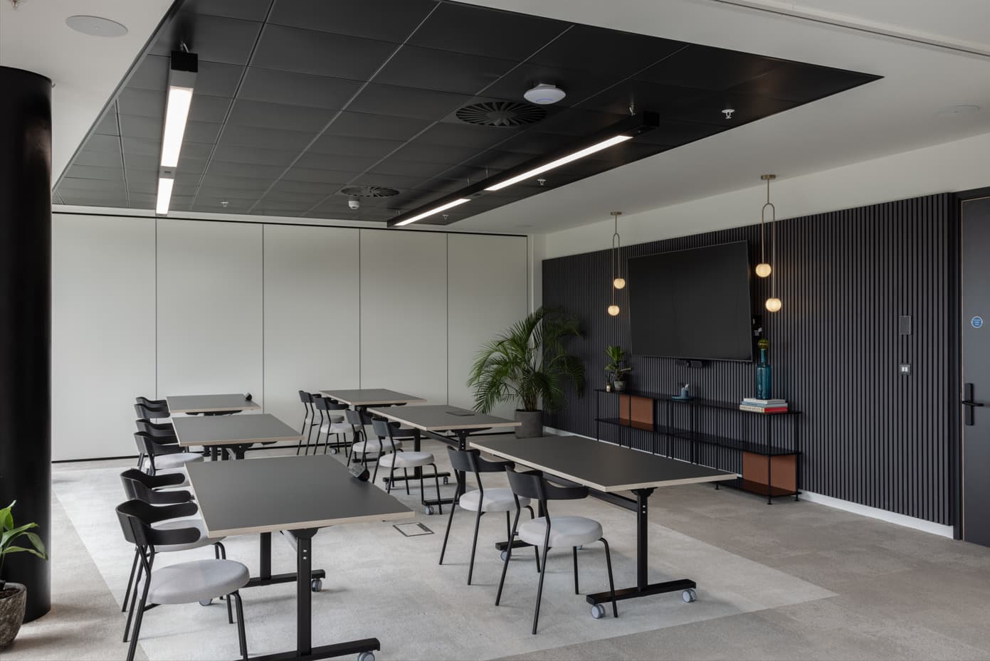 Mission Room, 100 Embankment photo #1