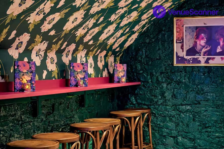 Blame Gloria Bristol, Green Rose Room photo #3