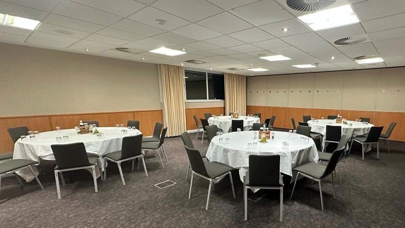 Simpson, Novotel Milton Keynes photo #1