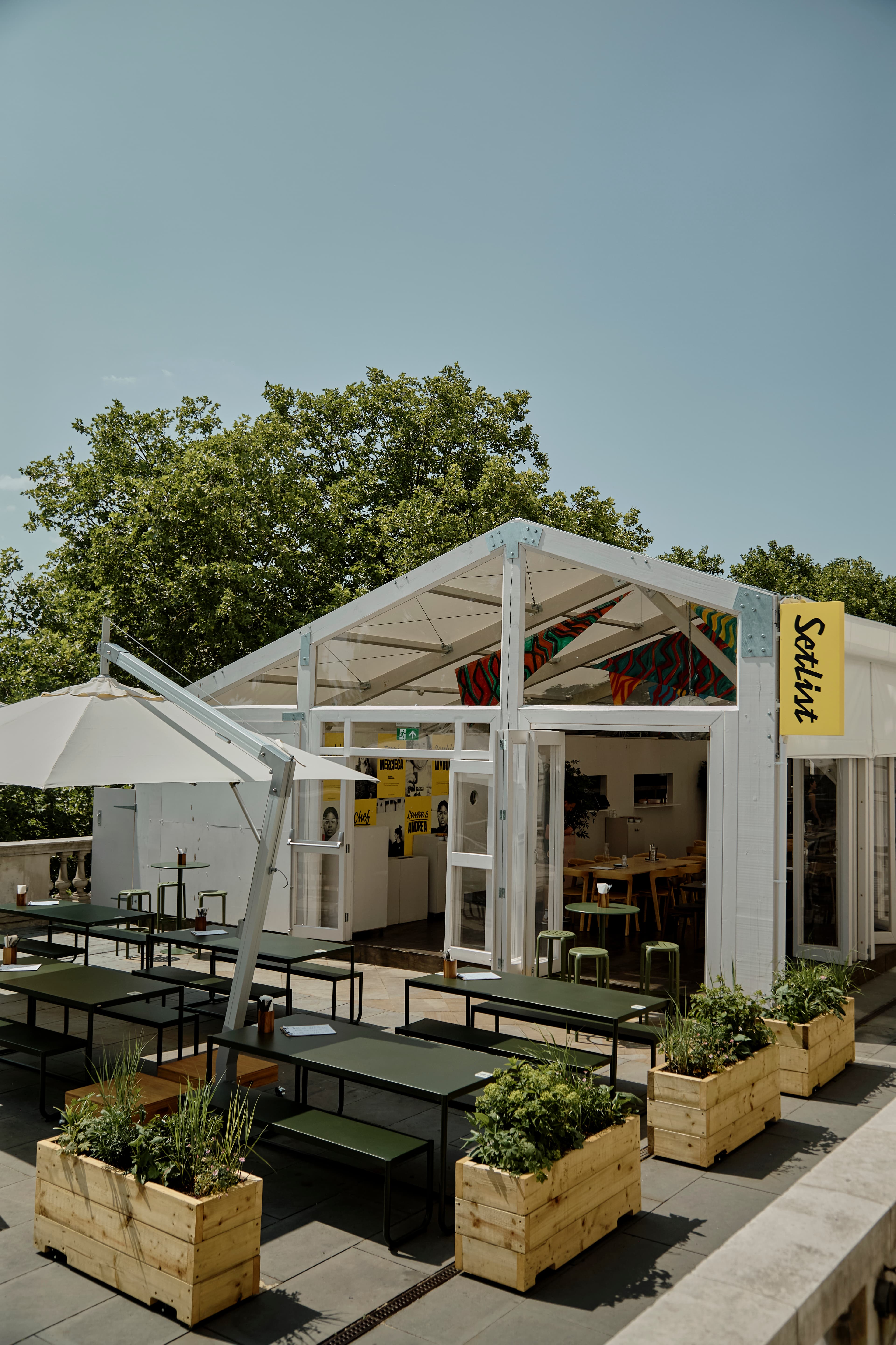 East Terrace, Setlist photo #1