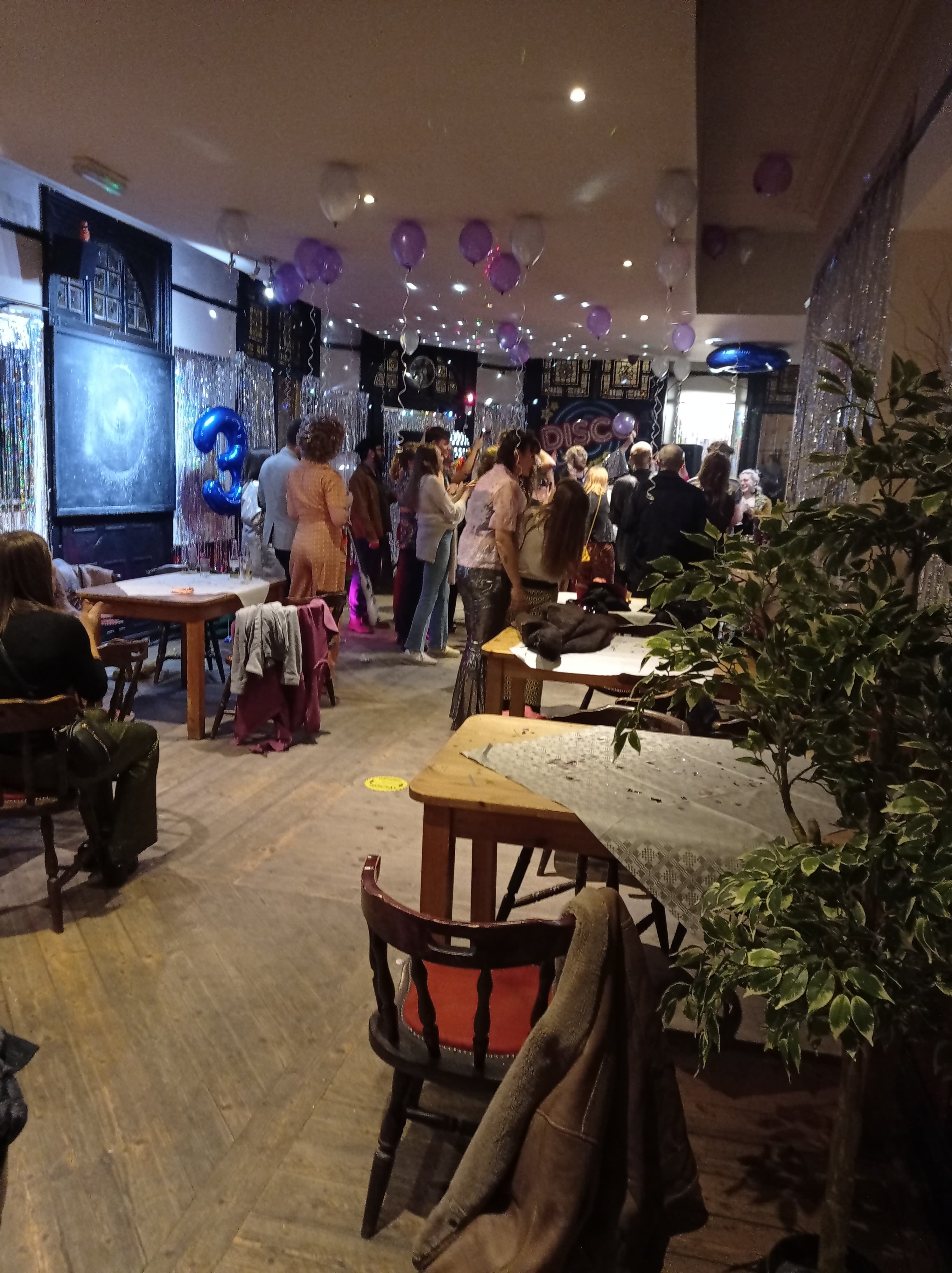 Exclusive Hire, QUEENS HEAD photo #1