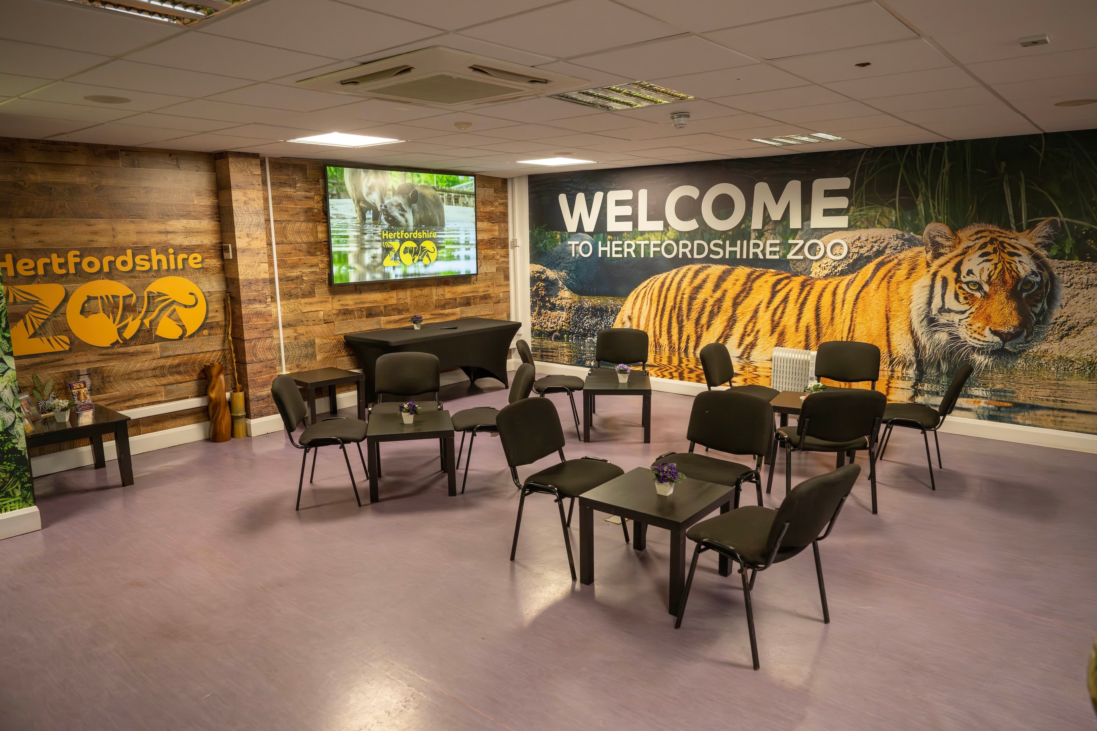 Zoo HQ Hub, Hertfordshire Zoo photo #1