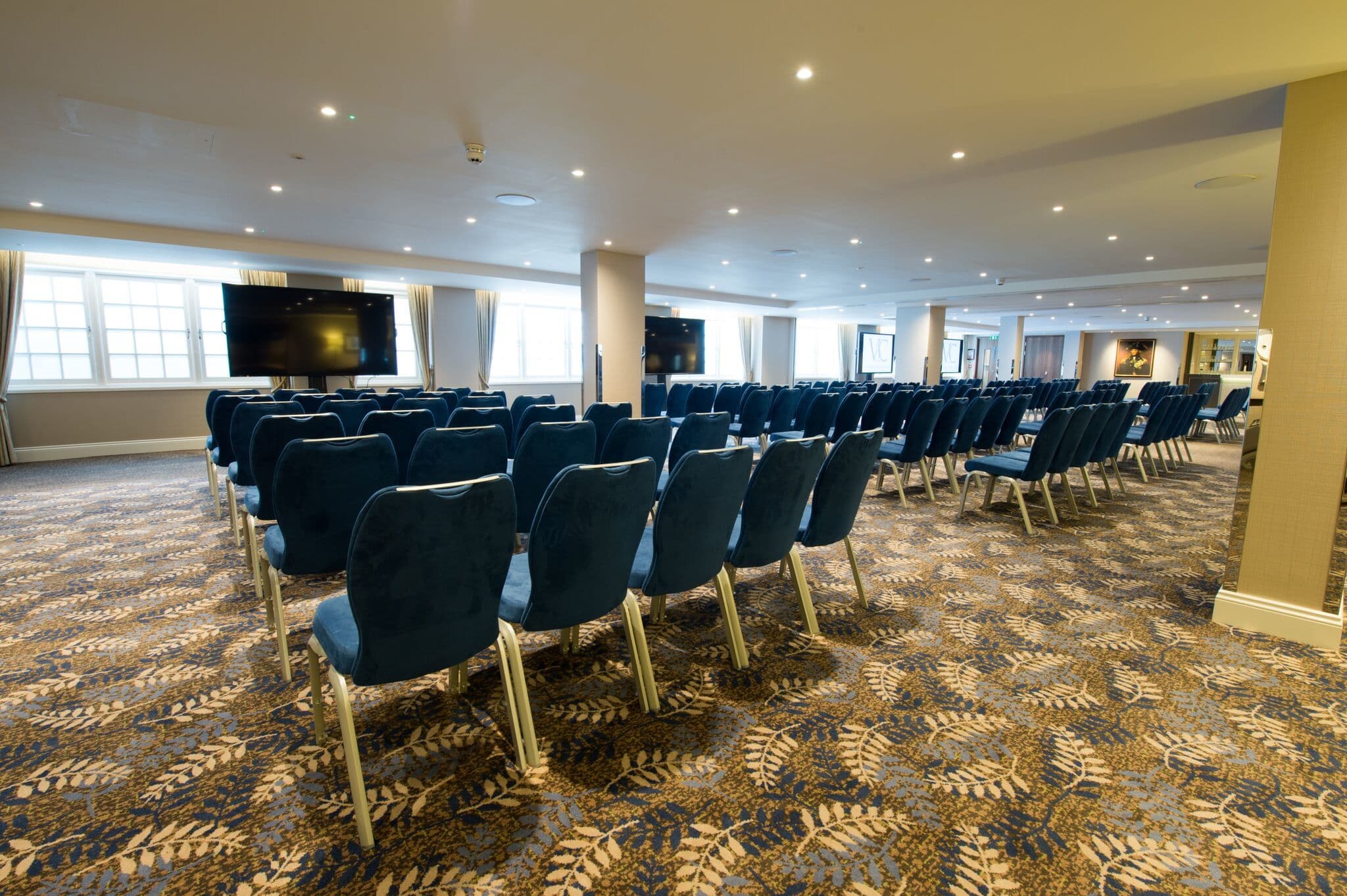 El Alamein & Trafalgar Suite, Victory Services Club photo #1