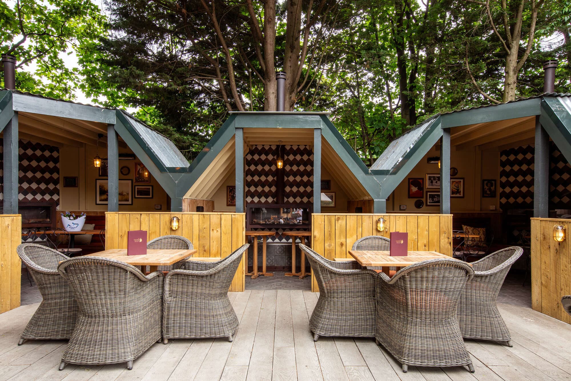 Garden Huts, The Leather Bottle, Earlsfield photo #2