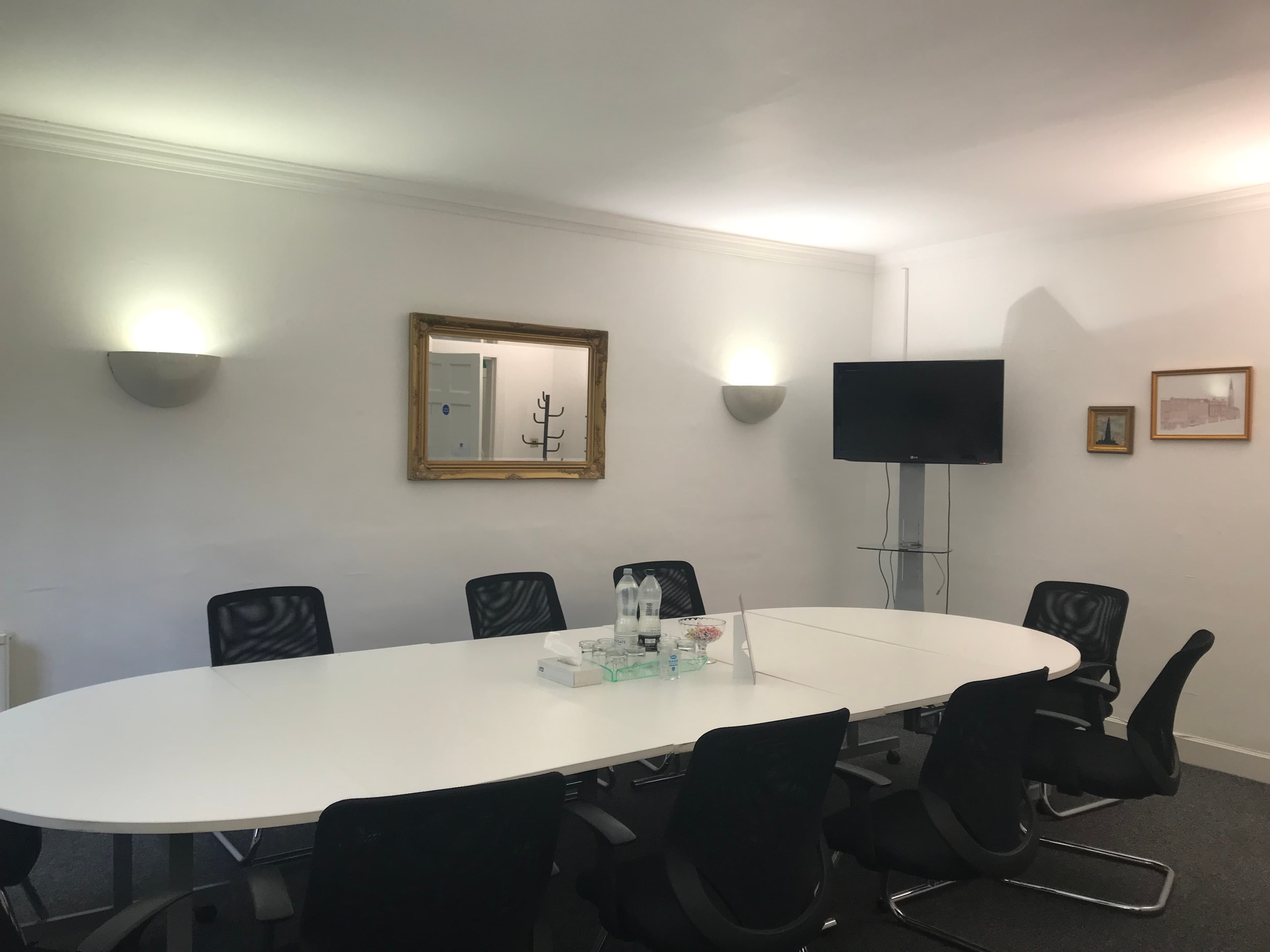 Holyrood, Citibase Edinburgh St Colme photo #1