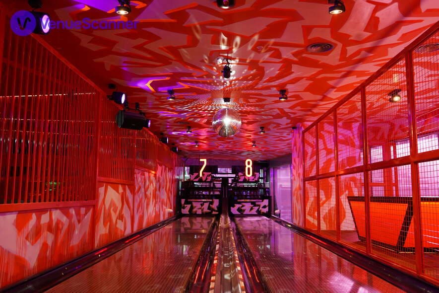 Lane7 London Victoria, Orange Zone photo #3