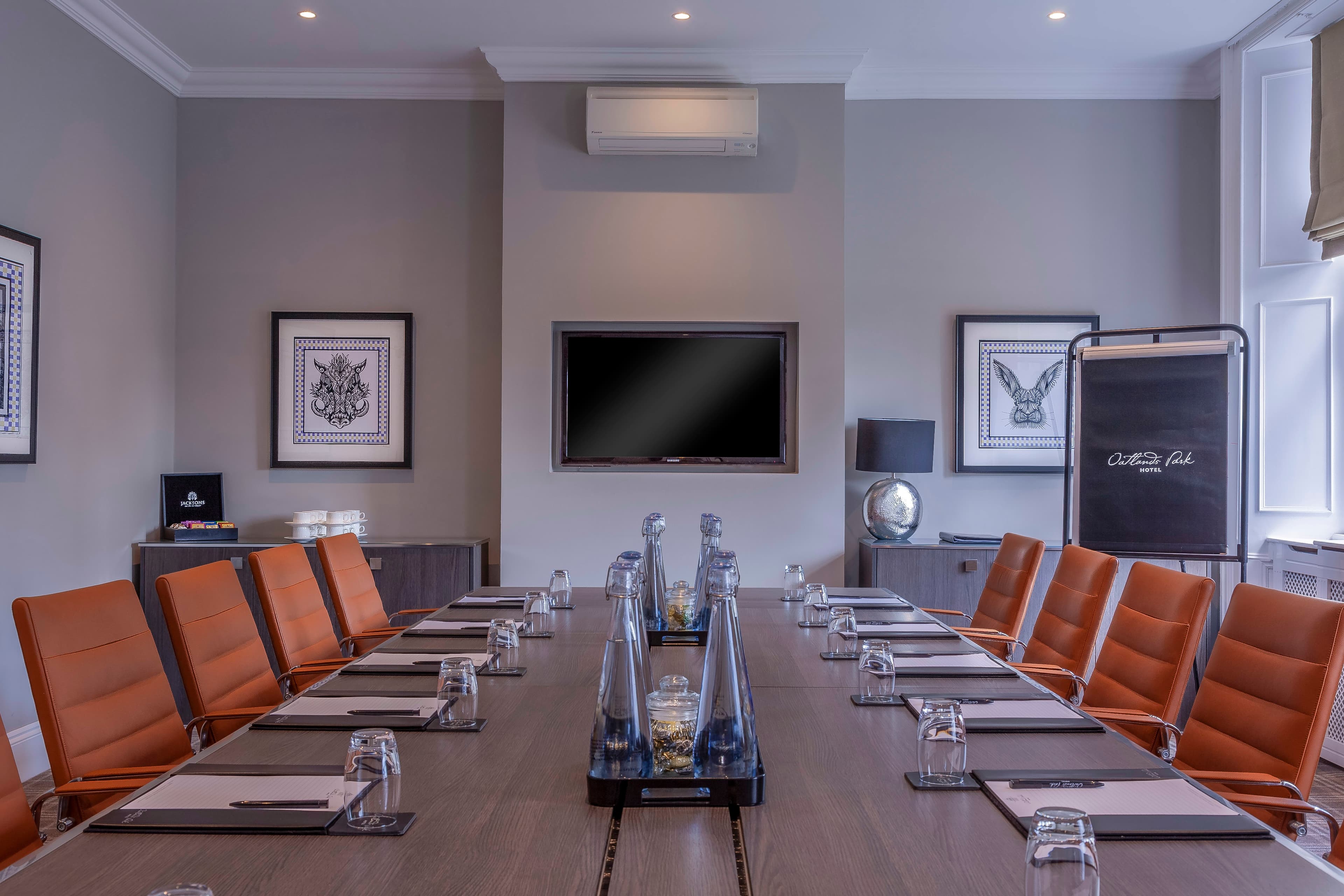 Surrey & Cedar, Oatlands Park Hotel photo #2