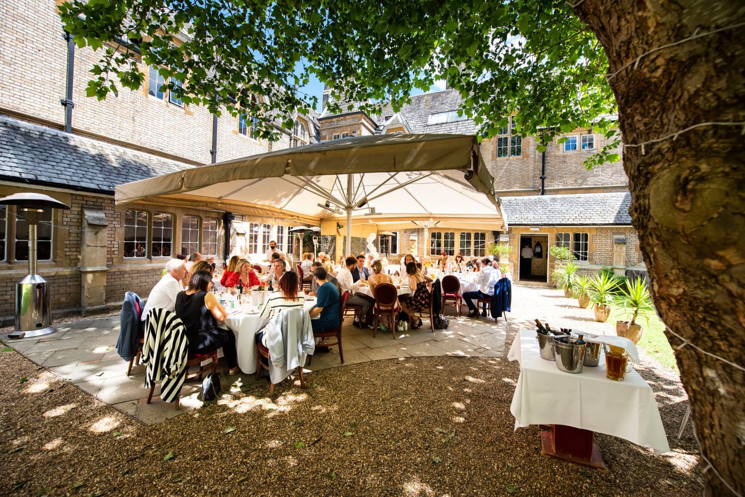 Exclusive Hire, Le Gothique photo #1