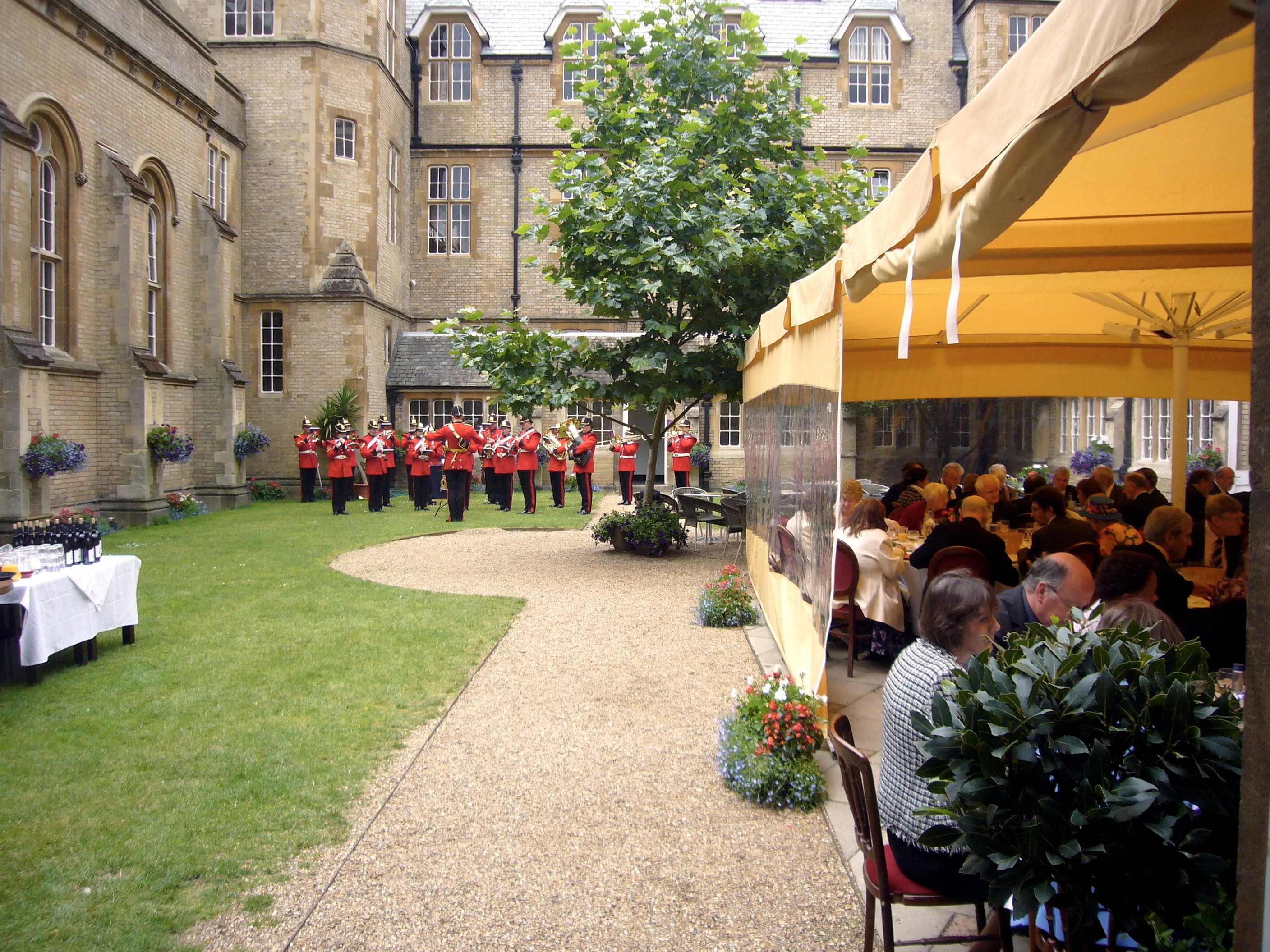 Exclusive Hire, Le Gothique photo #2