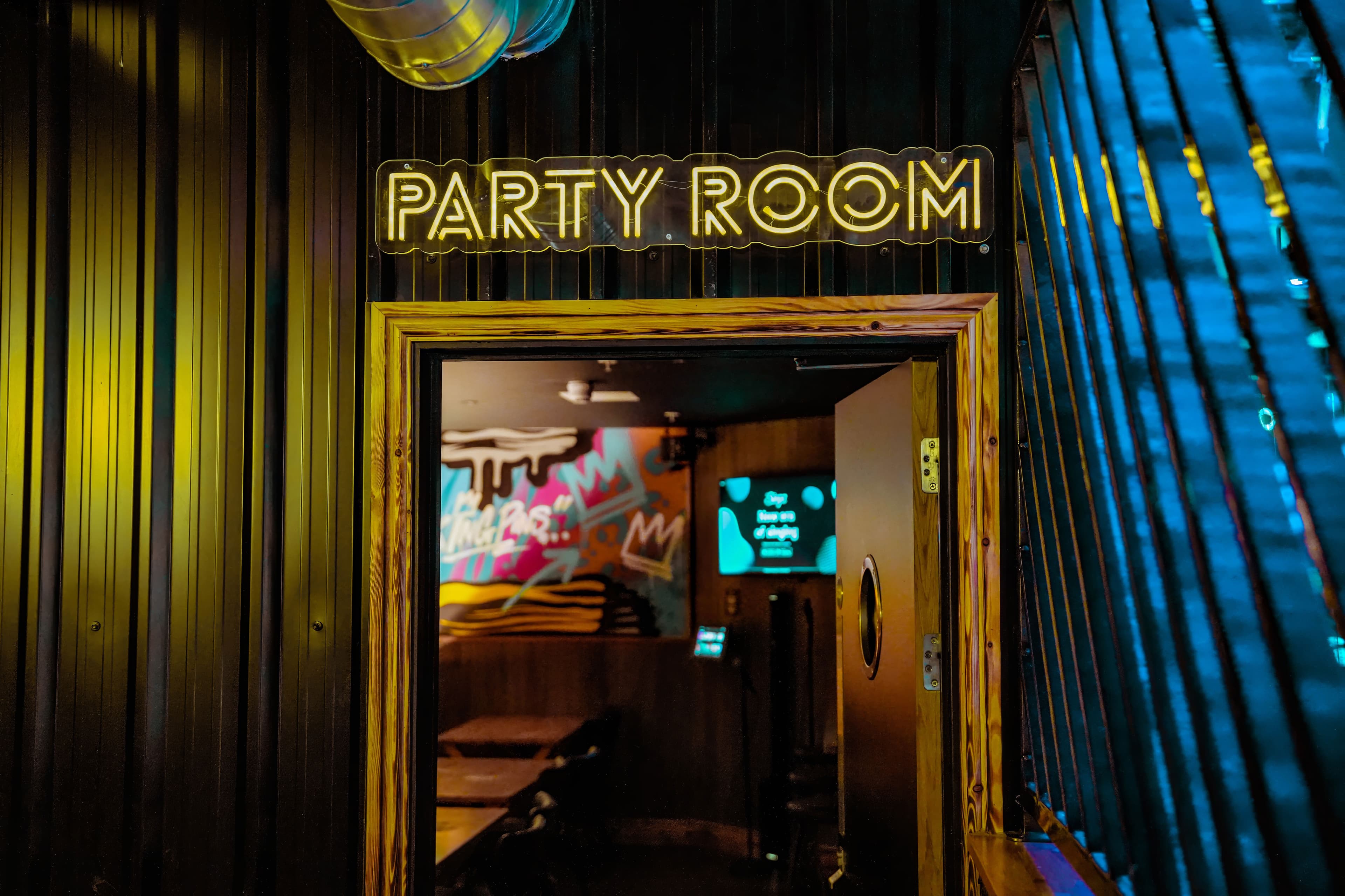 Karaoke Room, King Pins Bowling - Trafford Palazzo Manchester photo #2