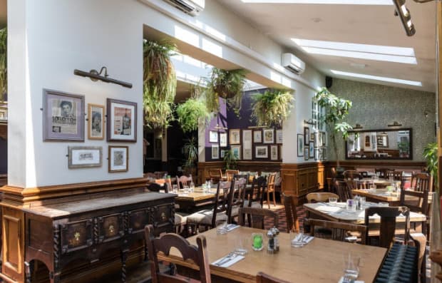 The Metropolitan, The Metropolitan photo #2