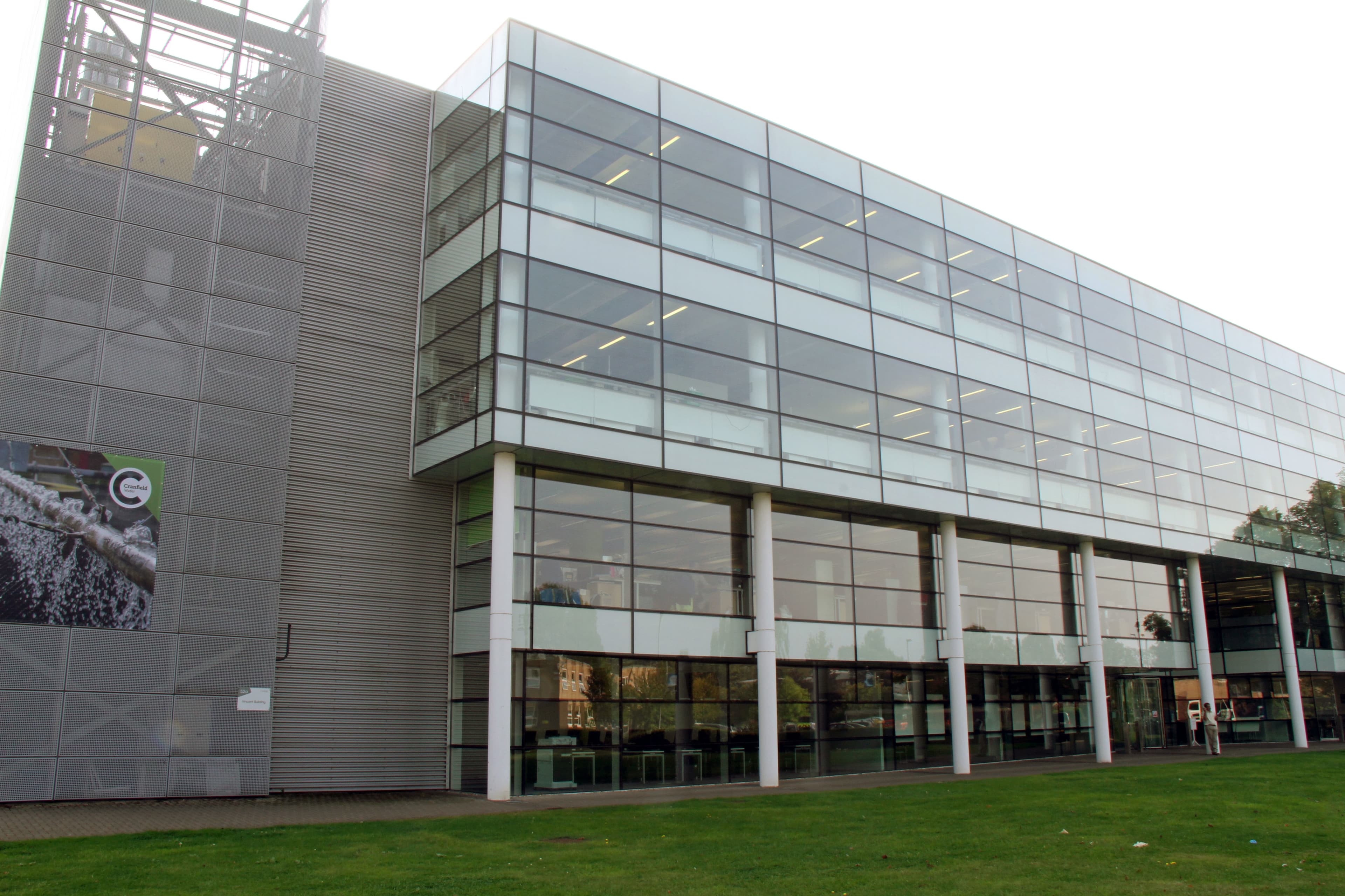 LR 17, Venue Cranfield photo #3