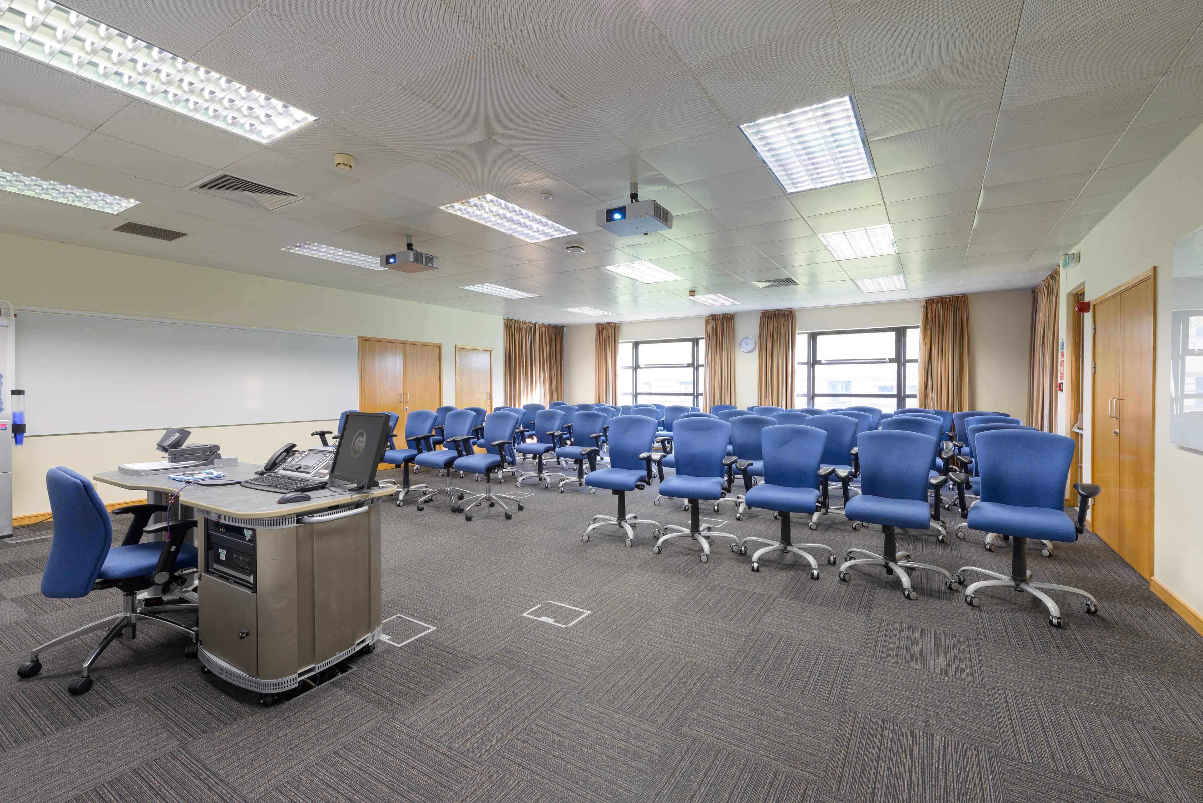 LR16, Venue Cranfield photo #3