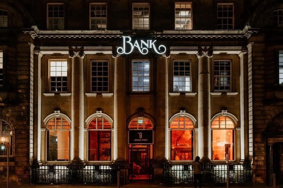 Exclusive Hire, Bank photo #2