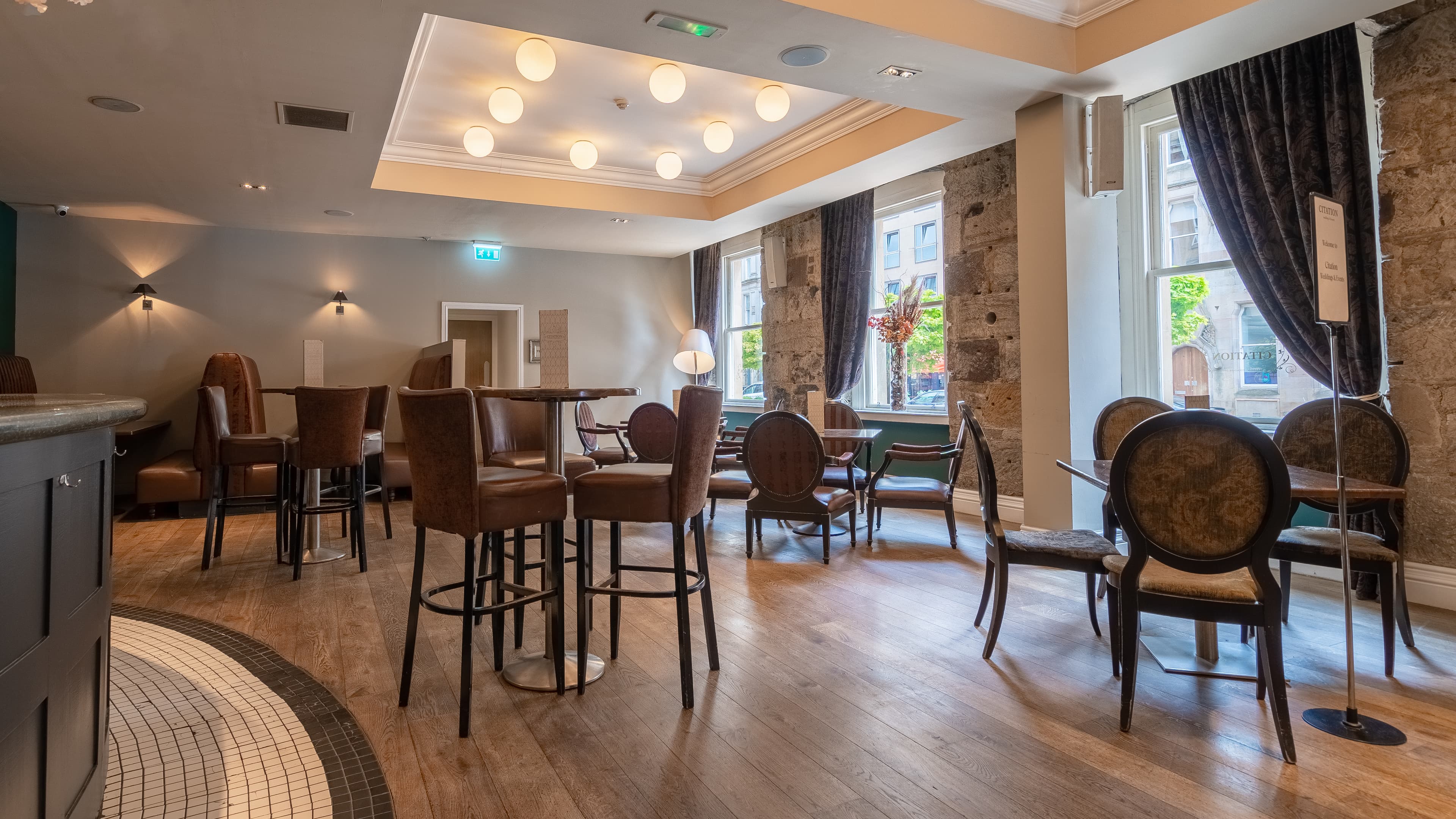 Taverne Bar, Citation photo #1