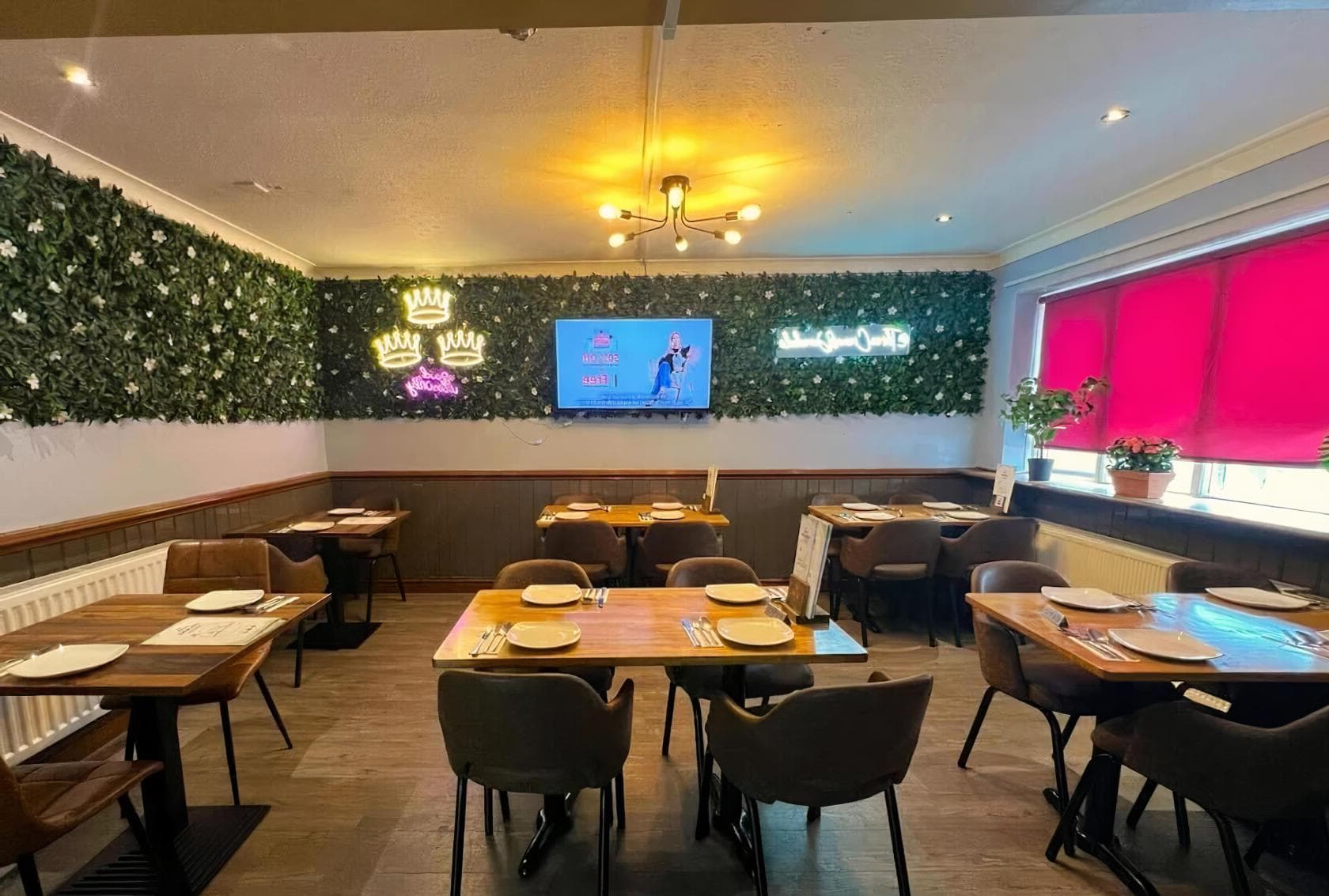 Main Room, The Three Crowns photo #1