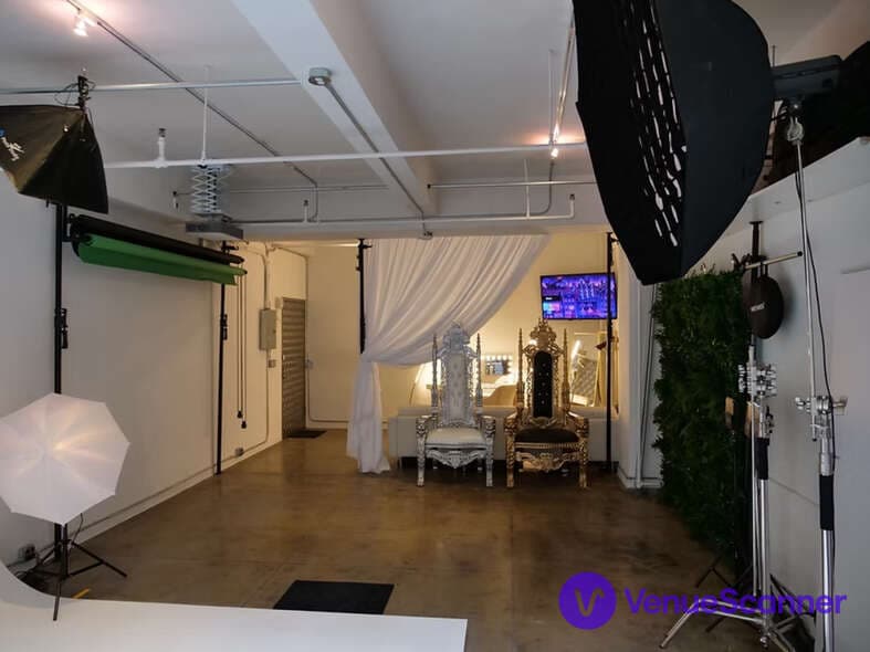 Lounge Studios, Throne Room Photo Studio photo #3