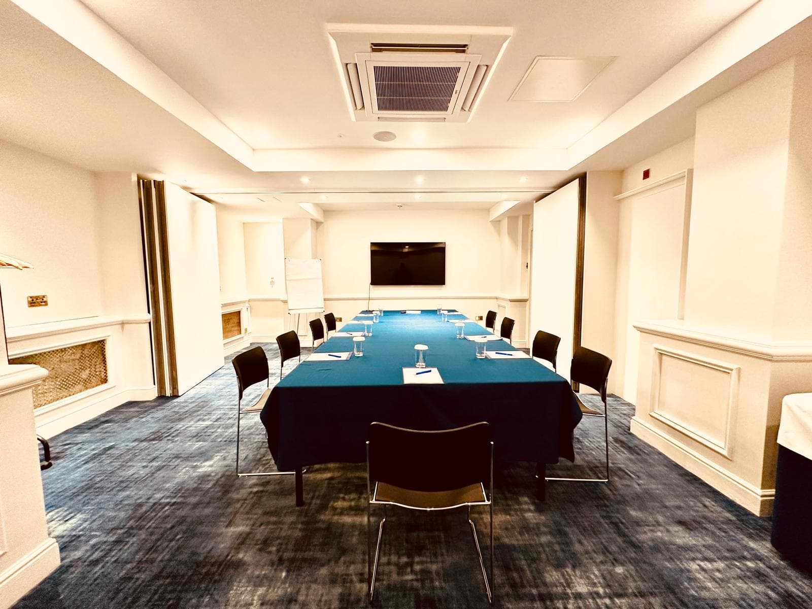 Victoria Suite, The Wellington Hotel By Blue Orchid Hospitality photo #2