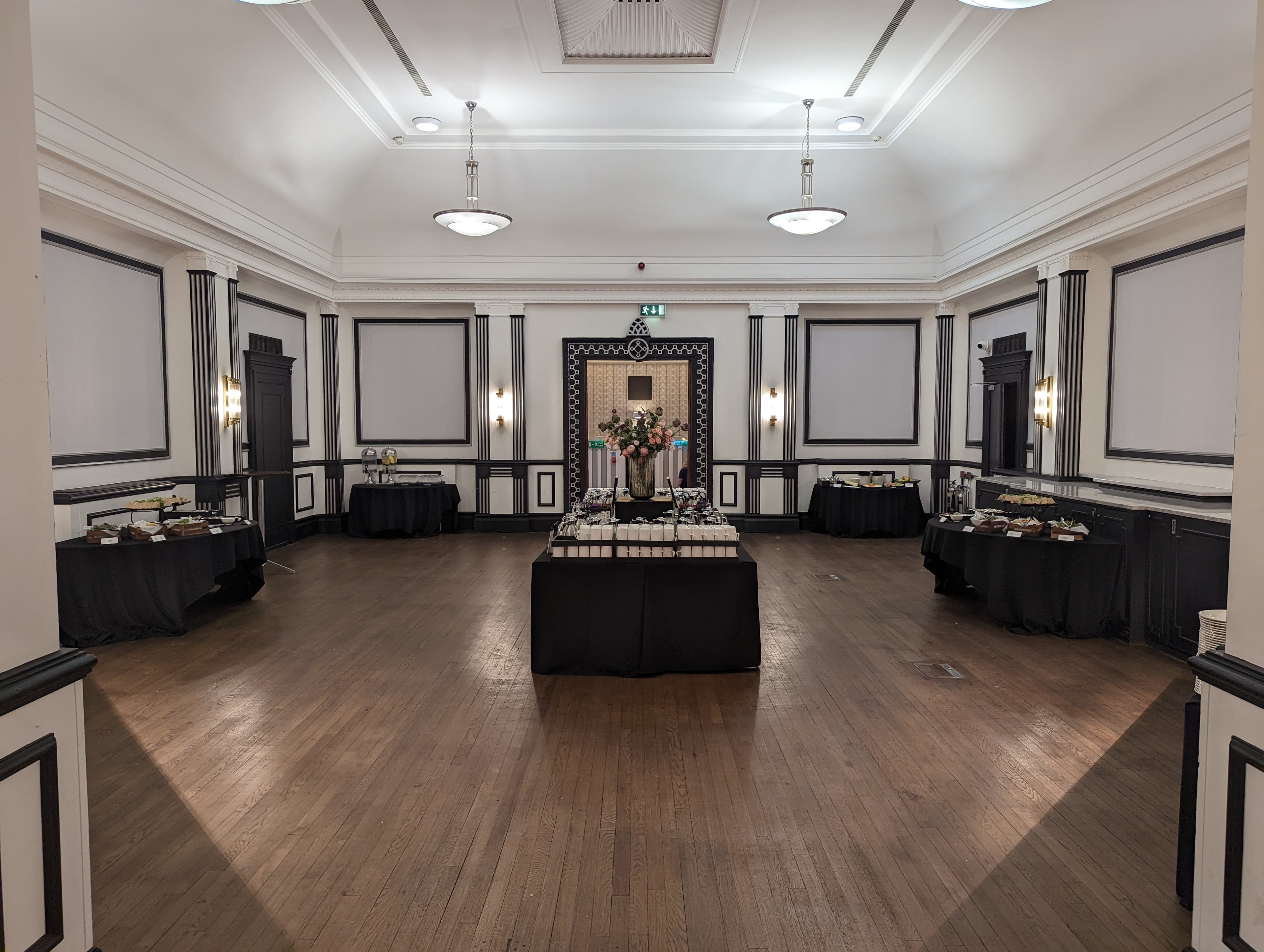 The Queens Ballroom, The Queens photo #9