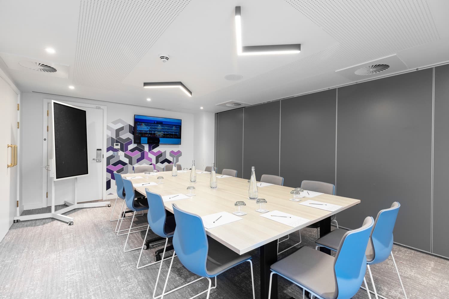 HUBS, YOTEL Edinburgh photo #5