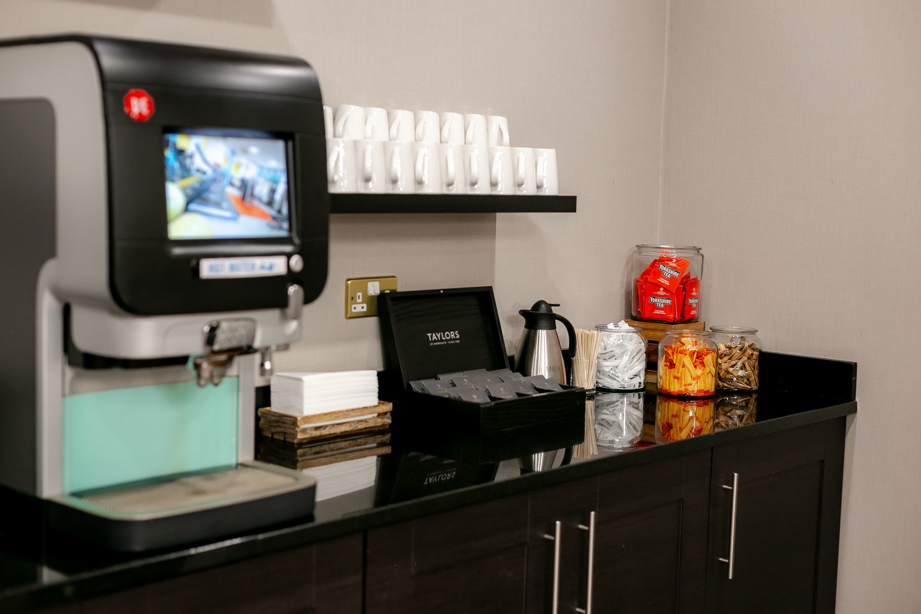 Pine Suite, Cedar Court Hotels Bradford photo #3