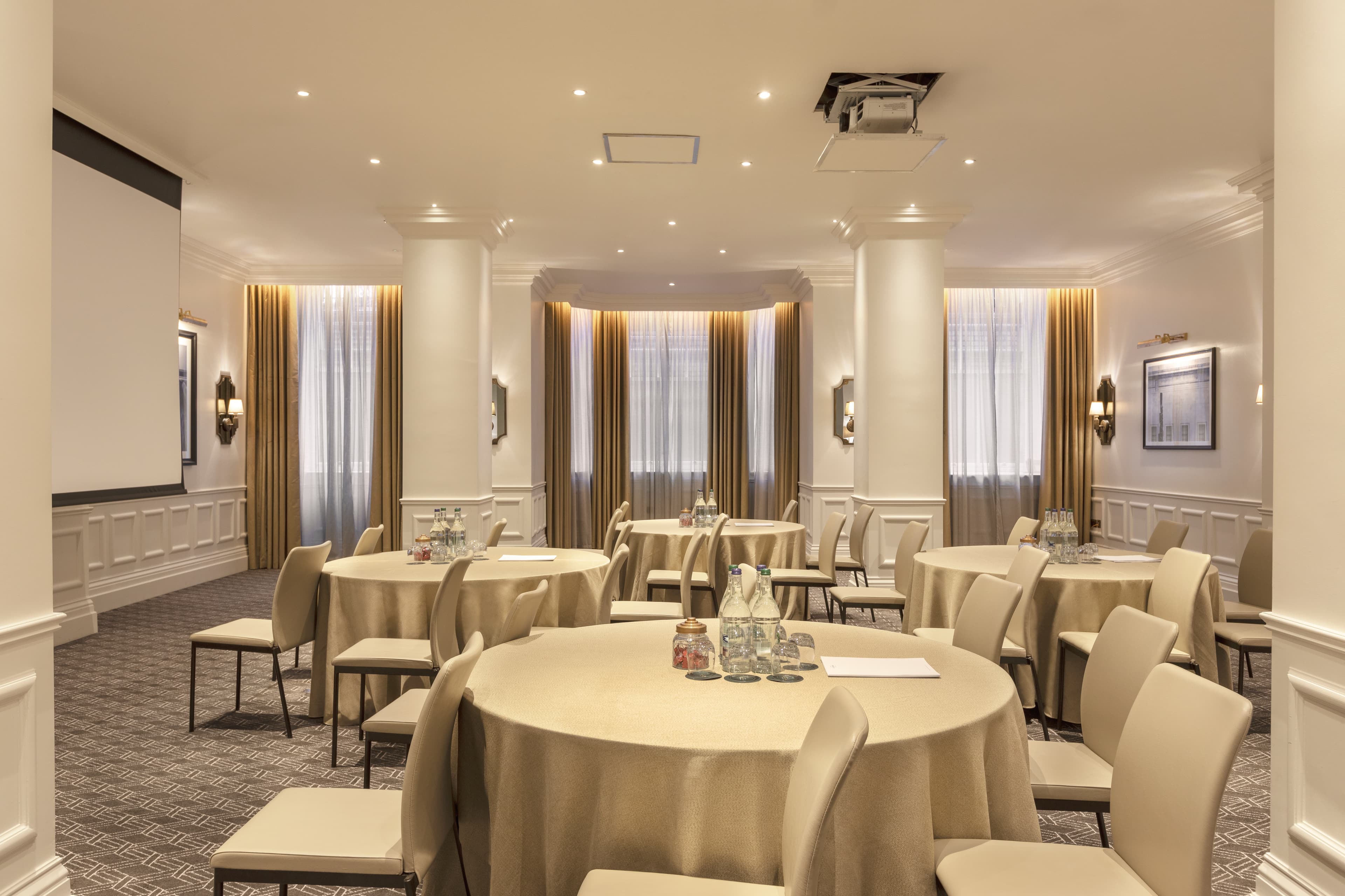 Keynes, Kimpton Fitzroy London Hotel photo #1