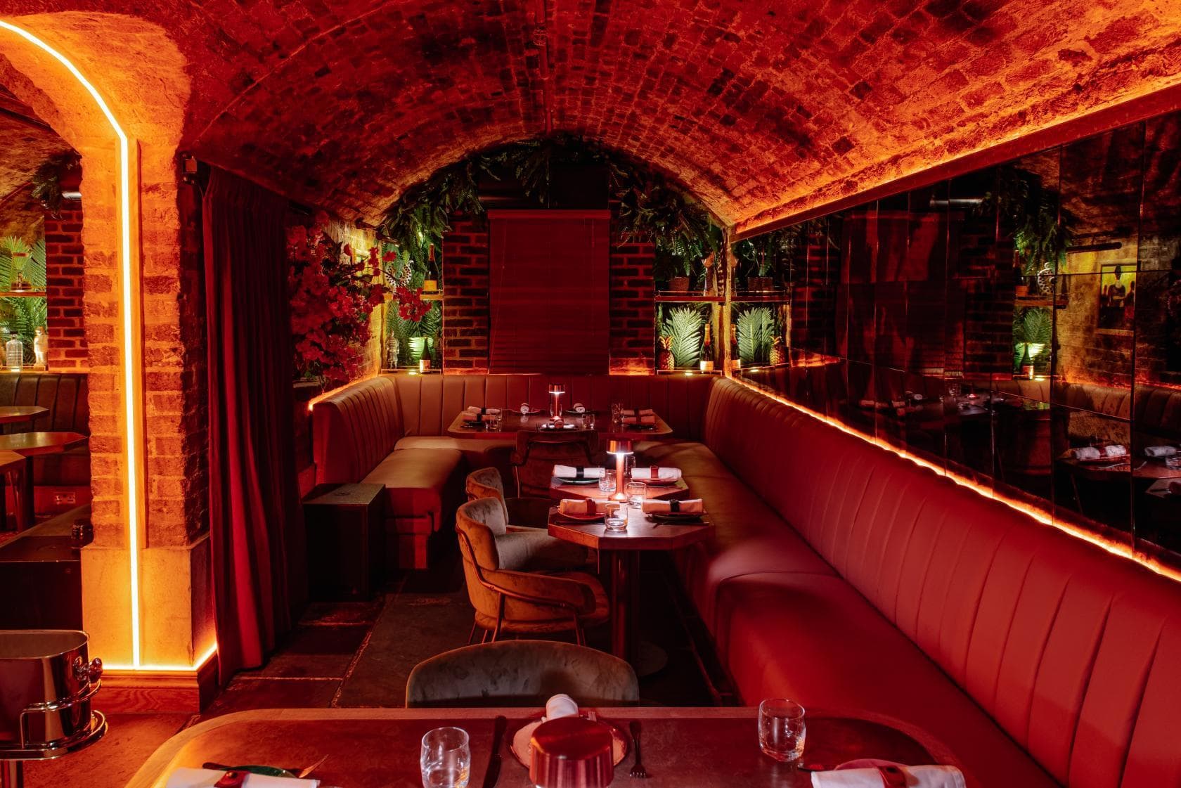 Semi-exclusive VIP, Cache Cache photo #1