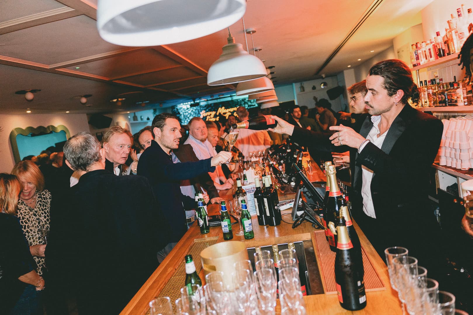 Cosy Living Room & Cocktail Bar, Bubba Oasis photo #2