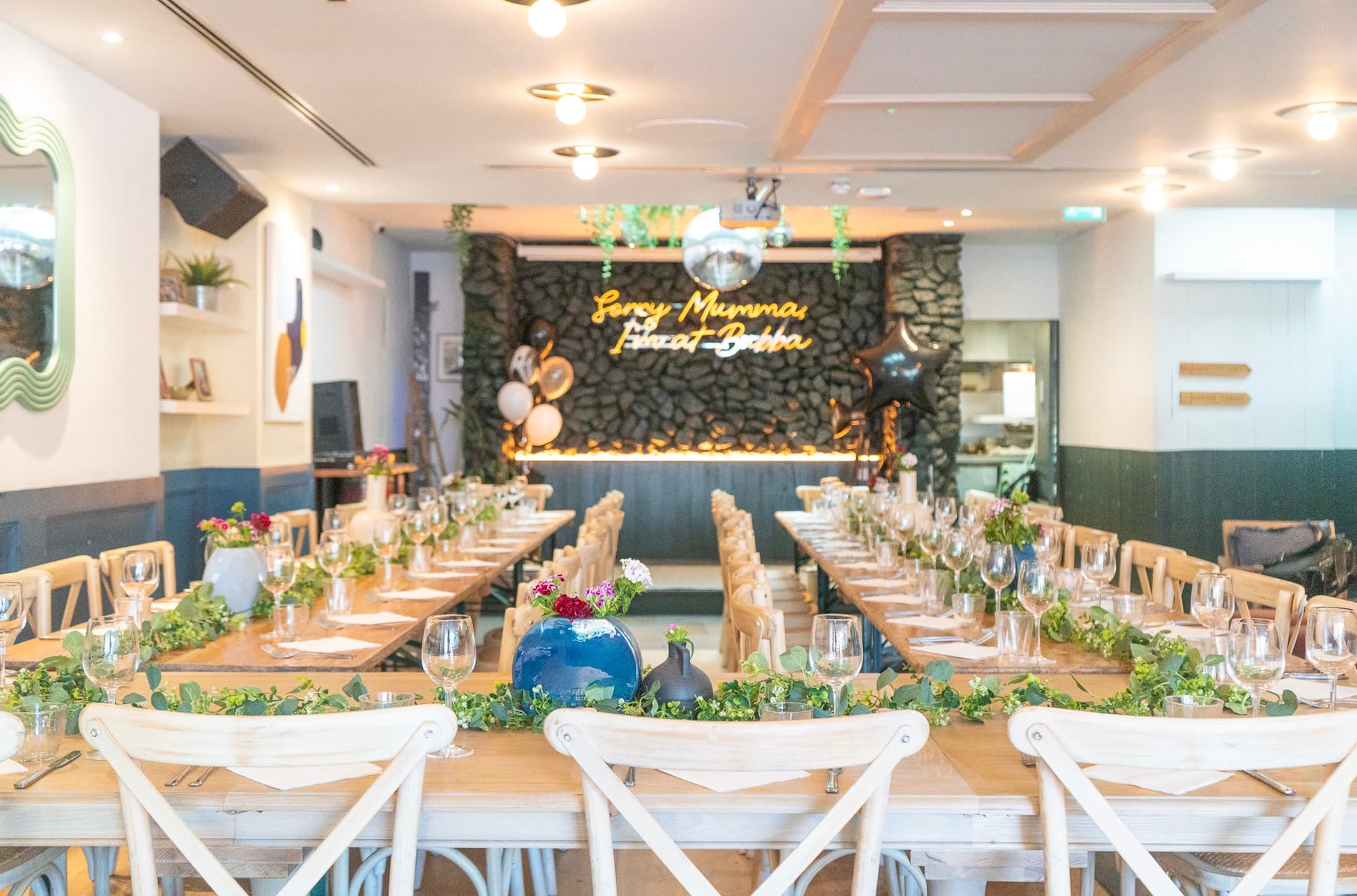 Cosy Living Room & Cocktail Bar, Bubba Oasis photo #3