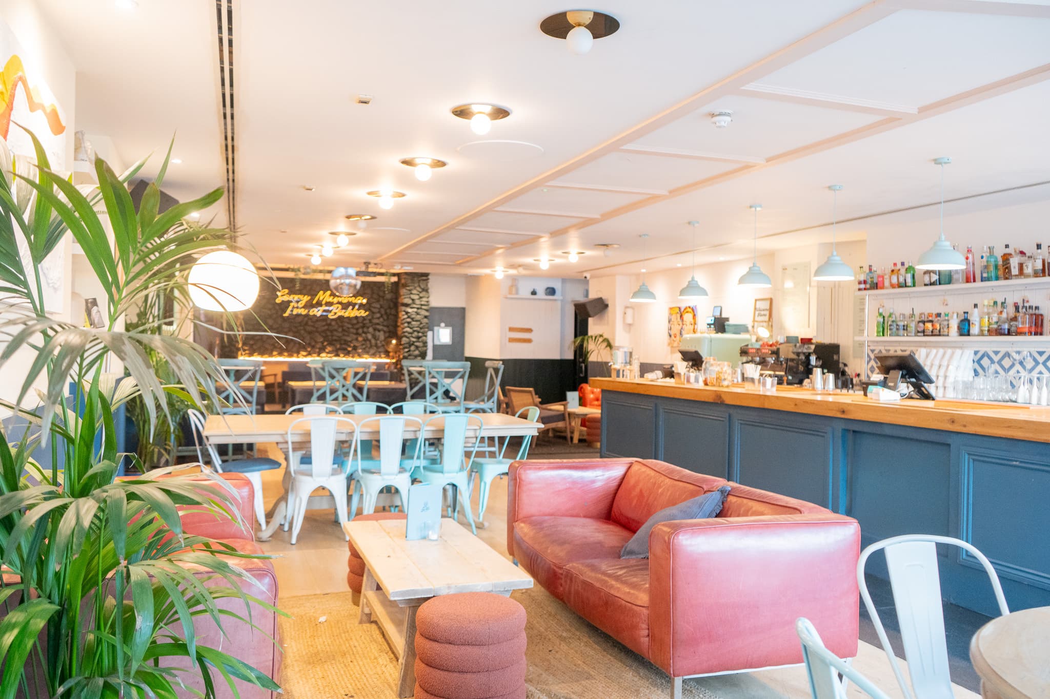 Cosy Living Room & Cocktail Bar, Bubba Oasis photo #1