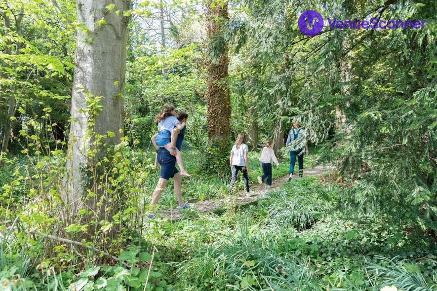 Henge Estate photo #3