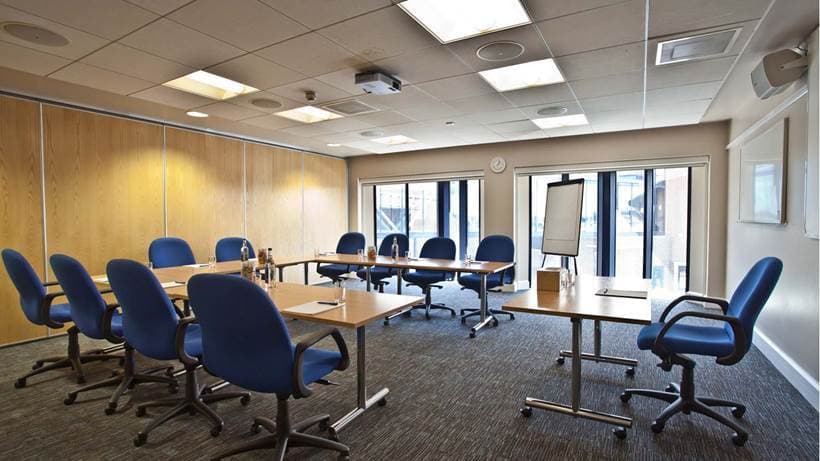 U-shape Room Layout, Rnli College photo #1