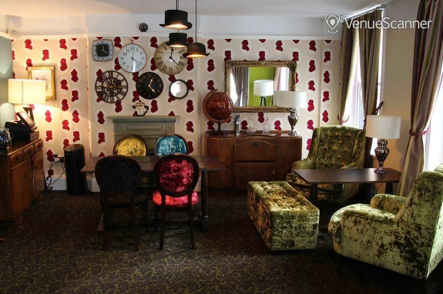 The Cross Keys, The Alice In Wonderland Room photo #3