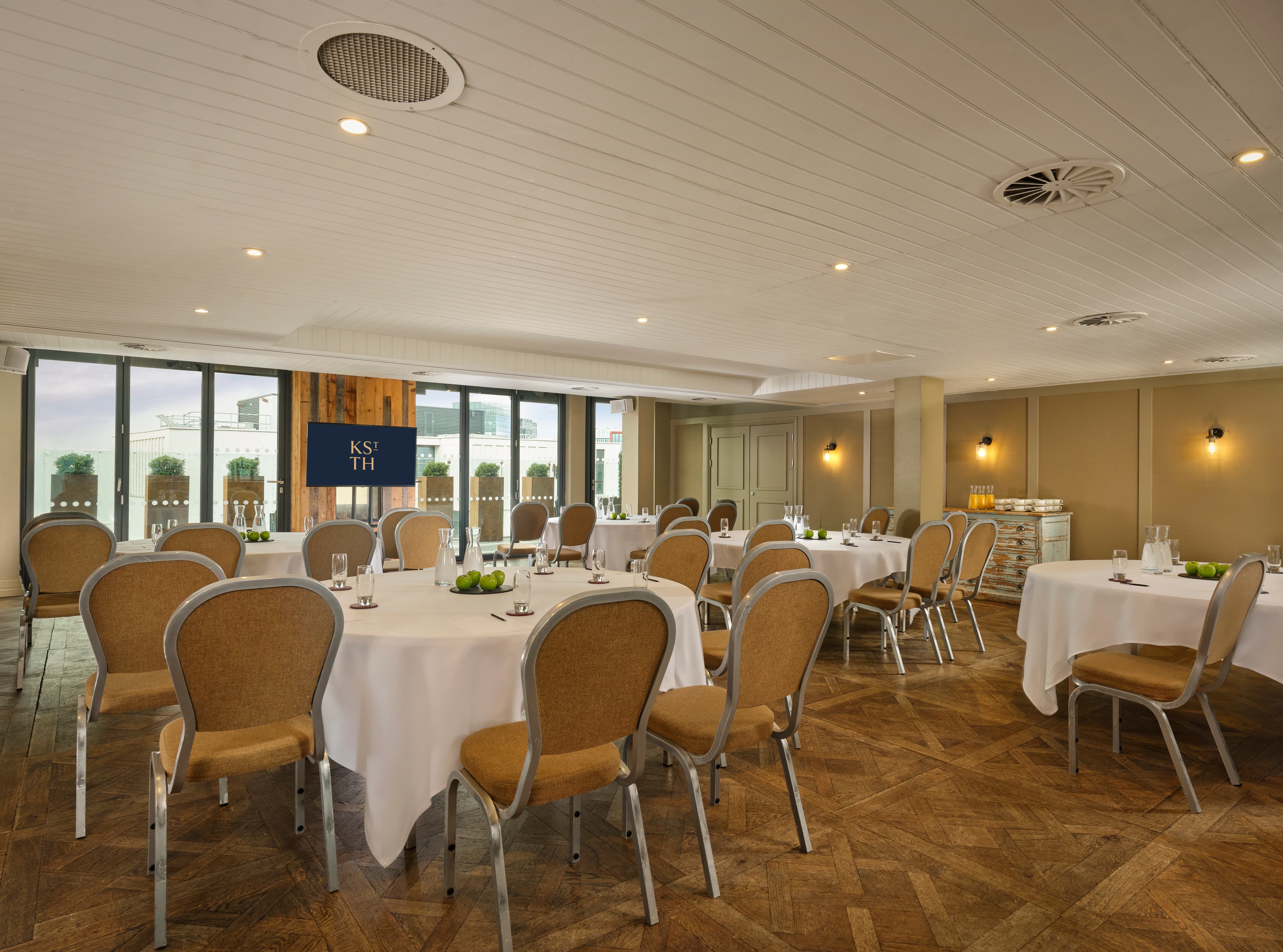 Sixth Floor South Terrace & Lounge, King Street Townhouse Hotel & Spa photo #2