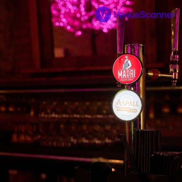 Blackstock Market, Lily’s Lounge photo #3